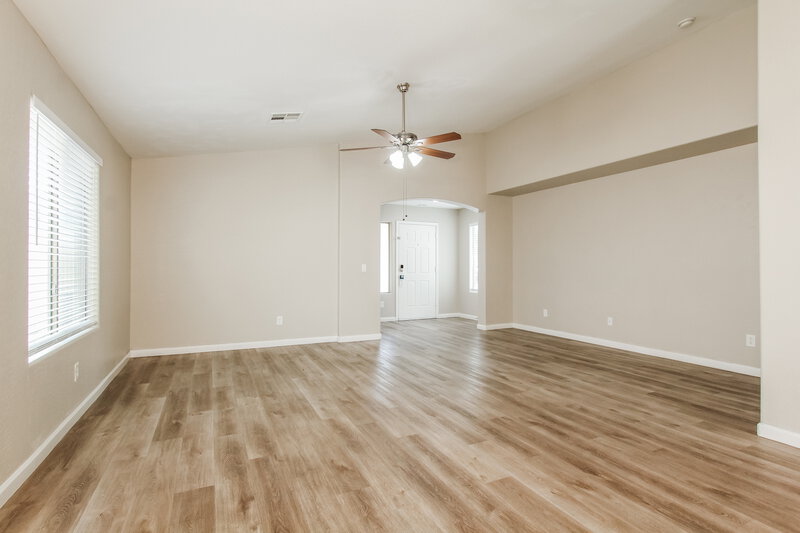 2,155/Mo, 7125 W Williams St Phoenix, AZ 85043 Living Room View 3