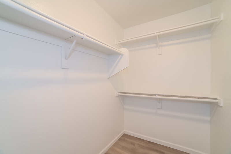 2,245/Mo, 7125 W Williams St Phoenix, AZ 85043 Walk In Closet View