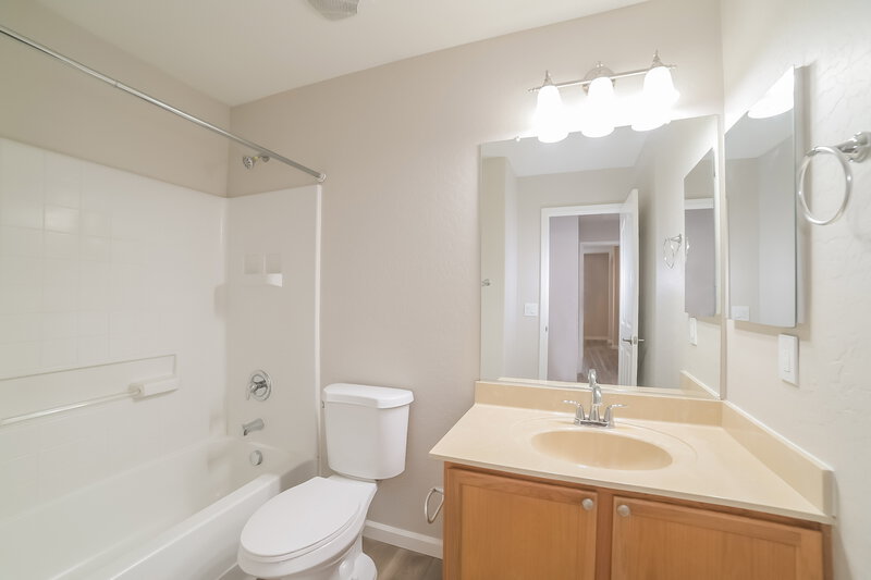 2,245/Mo, 7125 W Williams St Phoenix, AZ 85043 Bathroom View