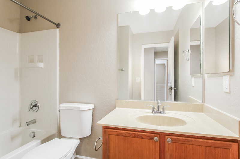 2,155/Mo, 7125 W Williams St Phoenix, AZ 85043 Bathroom View