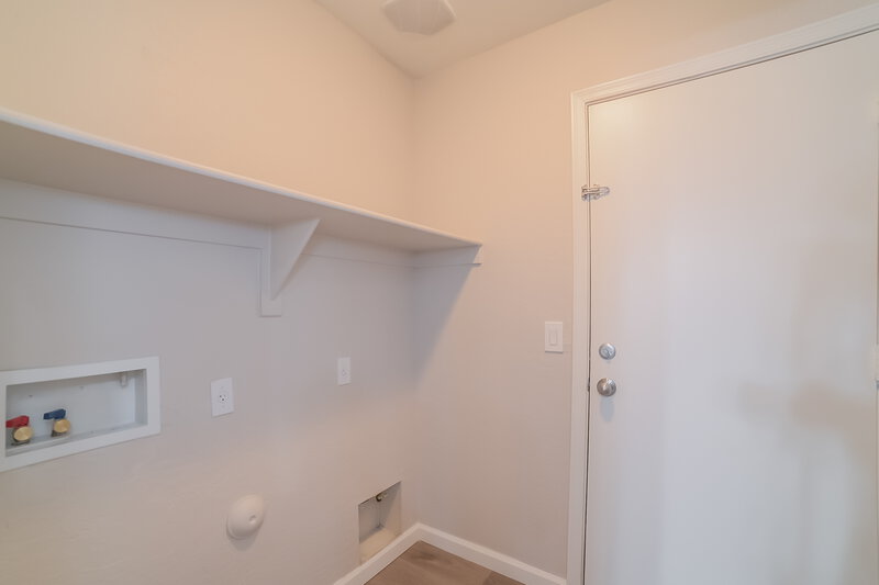 2,245/Mo, 7125 W Williams St Phoenix, AZ 85043 Laundry Room View