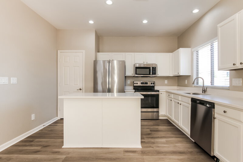 1,950/Mo, 1607 S 79th Ln Phoenix, AZ 85043 Kitchen View