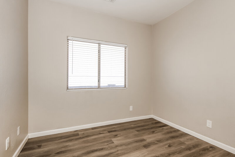 1,950/Mo, 1607 S 79th Ln Phoenix, AZ 85043 Bedroom View 3