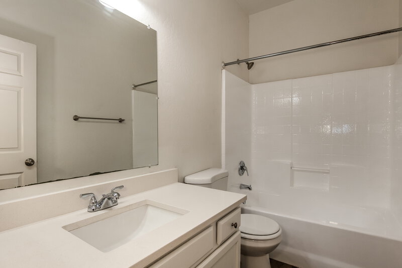1,950/Mo, 1607 S 79th Ln Phoenix, AZ 85043 Bathroom View