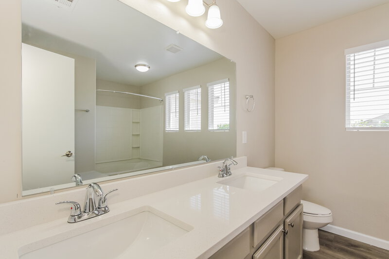 1,725/Mo, 1205 S 121st Dr Avondale, AZ 85323 Main Bathroom View