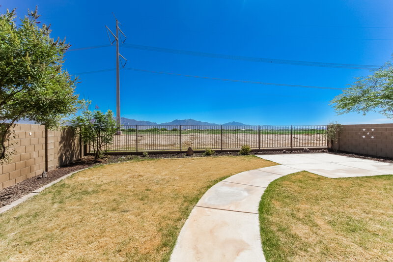 2,180/Mo, 7024 S 78th Dr Laveen, AZ 85339 Rear View