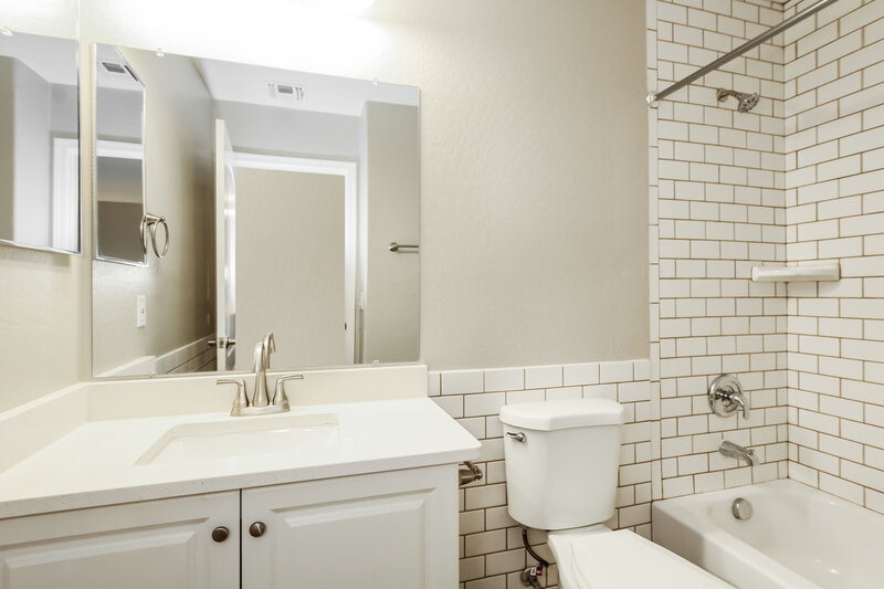 2,445/Mo, 10206 W Whyman Ave Tolleson, AZ 85353 Bathroom View