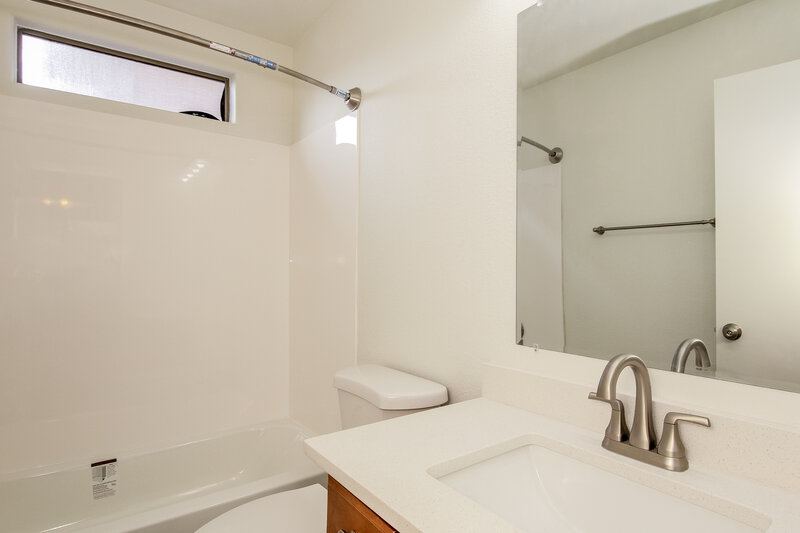 1,560/Mo, 195 W Brangus Way San Tan Valley, AZ 85143 Main Bathroom View