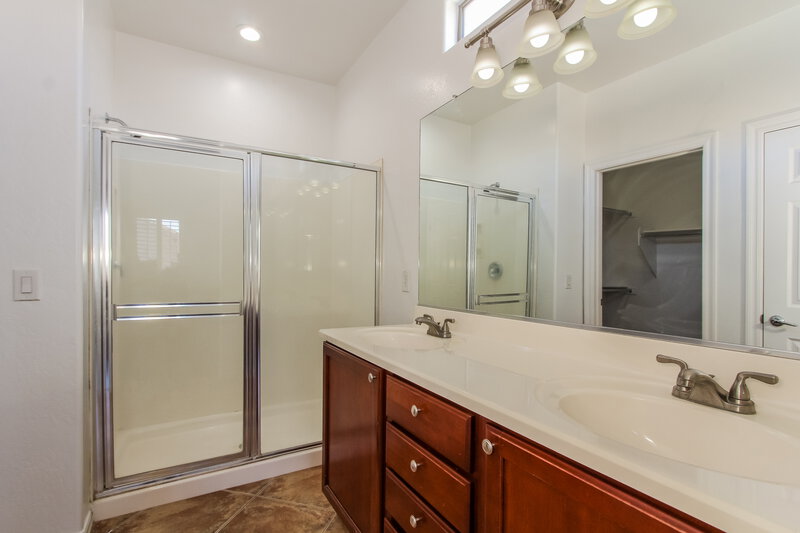2,670/Mo, 19076 E Seagull Dr Queen Creek, AZ 85142 Main Bathroom View