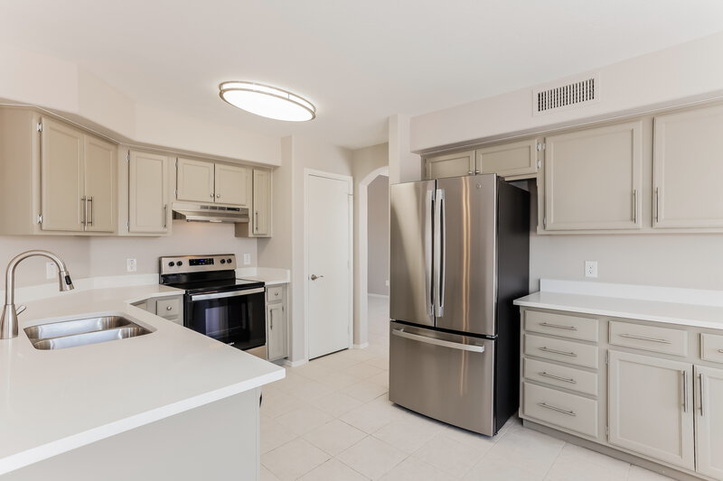2,510/Mo, 18400 N 83rd Dr Peoria, AZ 85382 Kitchen View 2