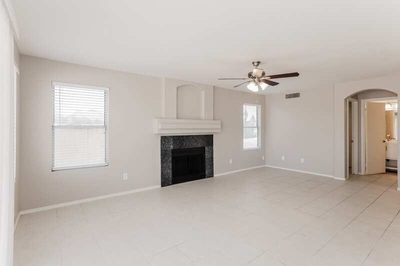 2,510/Mo, 18400 N 83rd Dr Peoria, AZ 85382 Family Room View