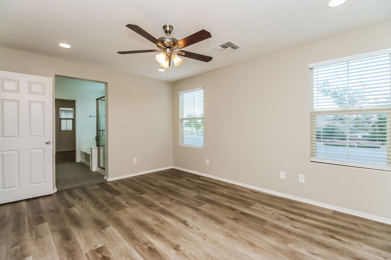 2,290/Mo, 495 N Ranger Trl Gilbert, AZ 85234 Main Bedroom View 2