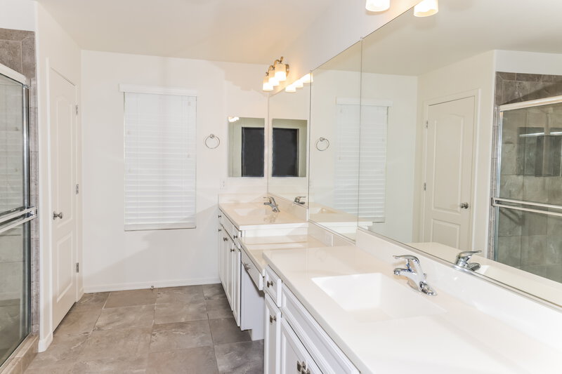 2,630/Mo, 29267 N 122nd Ln Peoria, AZ 85383 Main Bathroom View