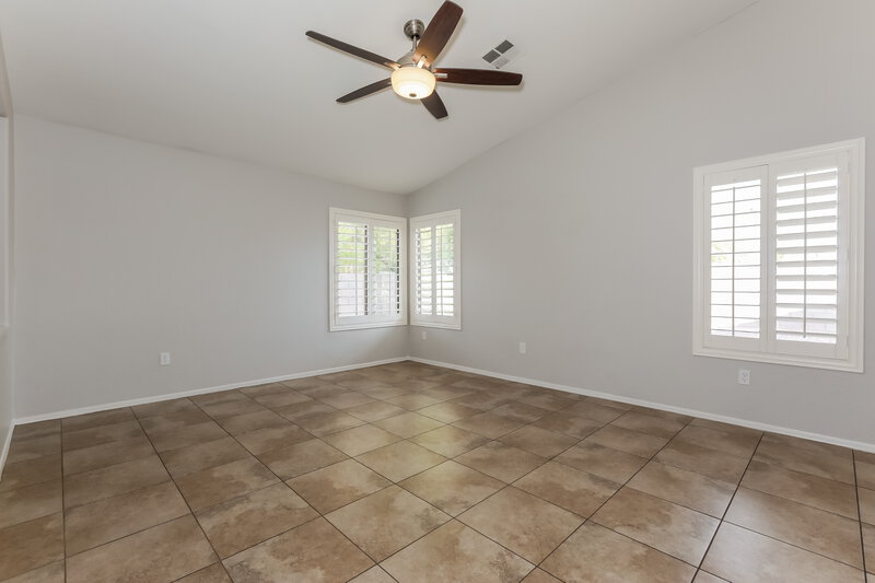 2,340/Mo, 323 N Ocean Dr Gilbert, AZ 85233 Living Room View 3