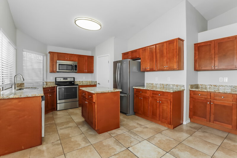 2,340/Mo, 323 N Ocean Dr Gilbert, AZ 85233 Kitchen View