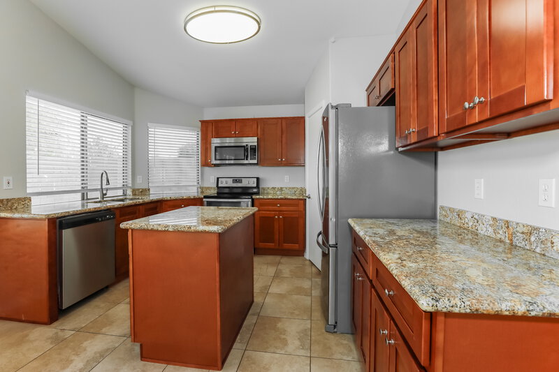 2,340/Mo, 323 N Ocean Dr Gilbert, AZ 85233 Kitchen View 2