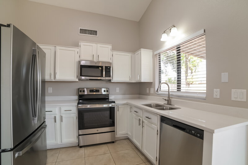 2,150/Mo, 677 W Shawnee Dr Chandler, AZ 85225 Kitchen View