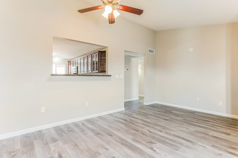 2,110/Mo, 2203 E Dragoon Ave Mesa, AZ 85204 Living Room View 2