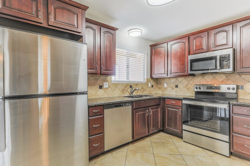 2,110/Mo, 2203 E Dragoon Ave Mesa, AZ 85204 Kitchen View 2