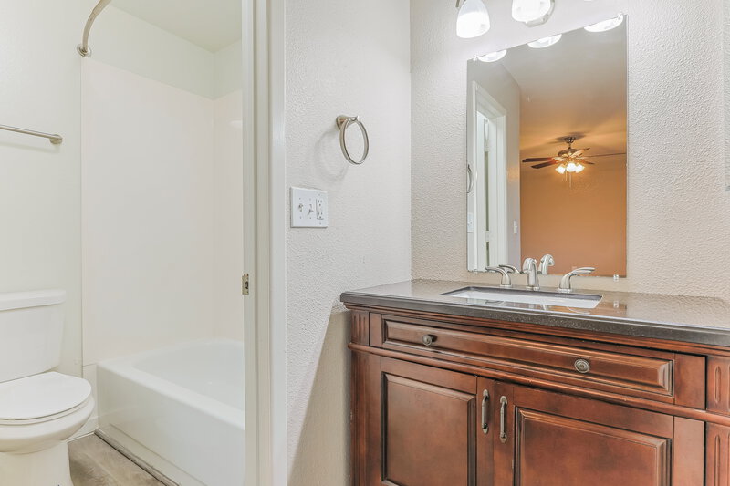 2,110/Mo, 2203 E Dragoon Ave Mesa, AZ 85204 Main Bathroom View