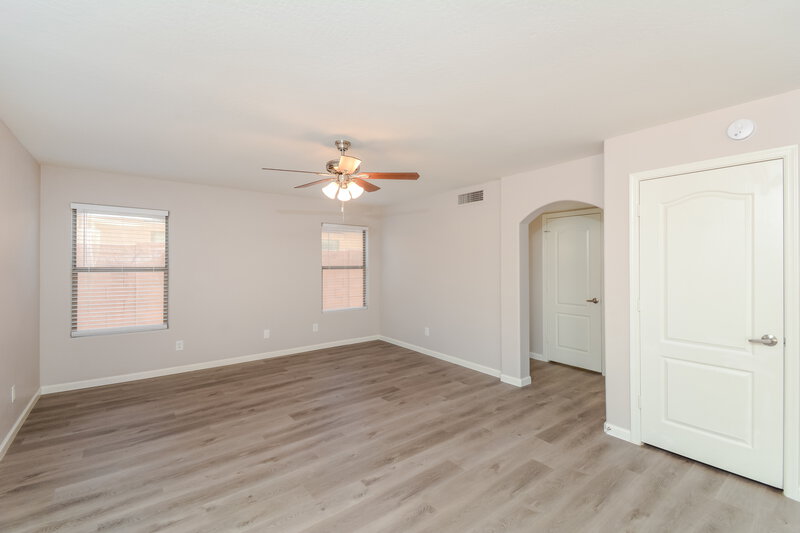 2,460/Mo, 5648 W Southgate Ave Phoenix, AZ 85043 Living Room View
