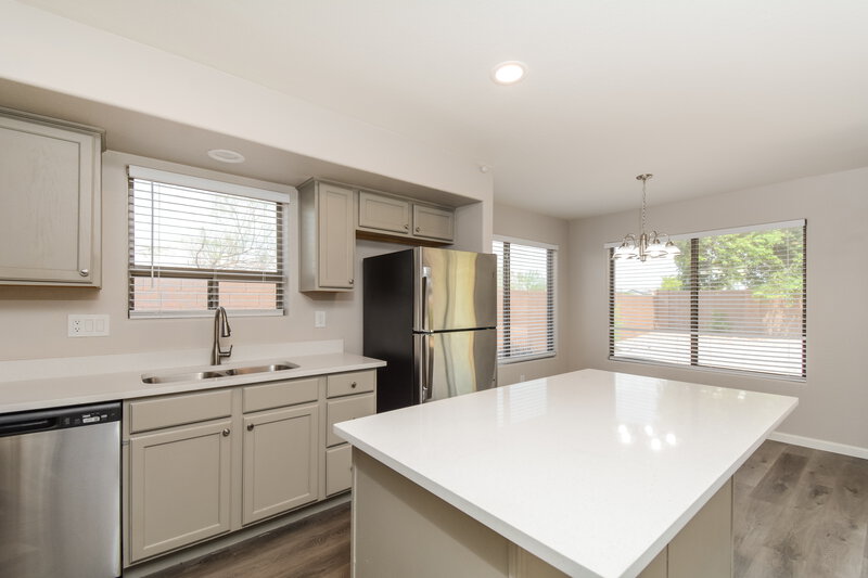 2,460/Mo, 5648 W Southgate Ave Phoenix, AZ 85043 Kitchen View 2