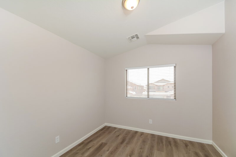 2,460/Mo, 5648 W Southgate Ave Phoenix, AZ 85043 Bedroom View
