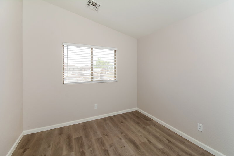 2,460/Mo, 5648 W Southgate Ave Phoenix, AZ 85043 Bedroom View 2