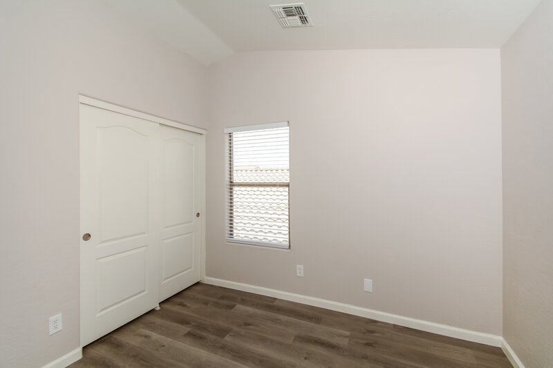 2,460/Mo, 5648 W Southgate Ave Phoenix, AZ 85043 Bedroom View 3