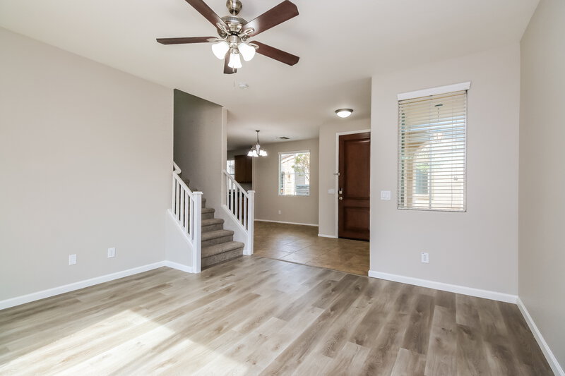 2,500/Mo, 4111 E Oakland St Gilbert, AZ 85295 Living Room View 2
