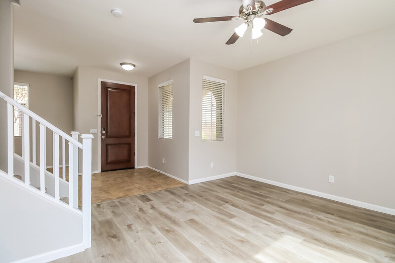2,500/Mo, 4111 E Oakland St Gilbert, AZ 85295 Living Room View 3