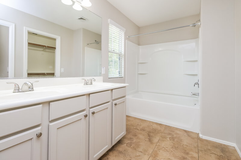 2,500/Mo, 4111 E Oakland St Gilbert, AZ 85295 Main Bathroom View
