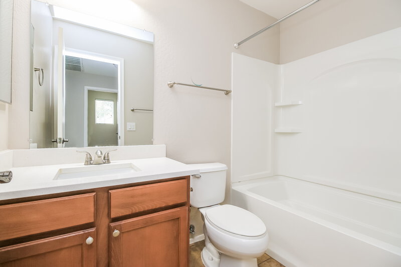2,500/Mo, 4111 E Oakland St Gilbert, AZ 85295 Bathroom View