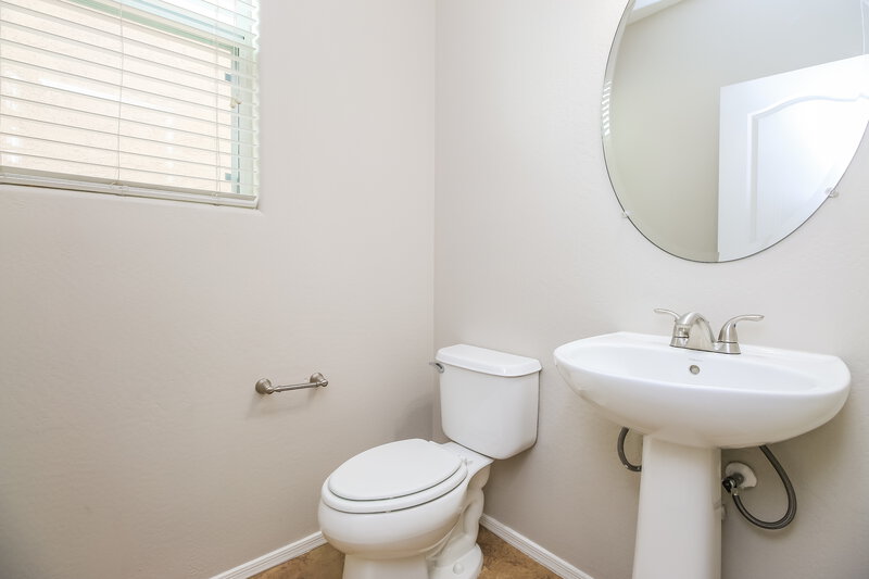 2,500/Mo, 4111 E Oakland St Gilbert, AZ 85295 Bathroom View 2