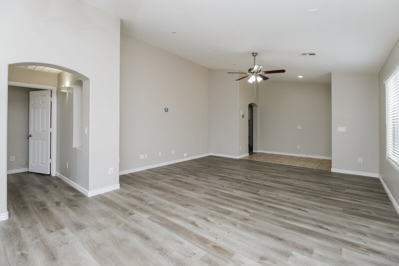 2,525/Mo, 475 W Holstein Trl San Tan Valley, AZ 85143 Dining Room View