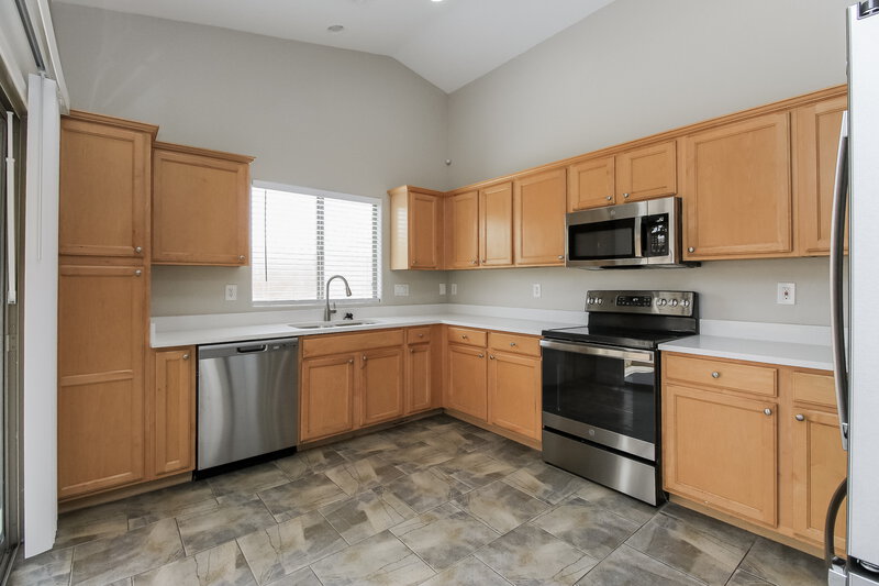 2,525/Mo, 475 W Holstein Trl San Tan Valley, AZ 85143 Kitchen View