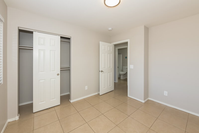 2,140/Mo, 2230 S 63rd Dr Phoenix, AZ 85043 Misc View 12