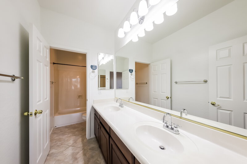 2,875/Mo, 35728 N 31st Dr Phoenix, AZ 85086 Bathroom View 2