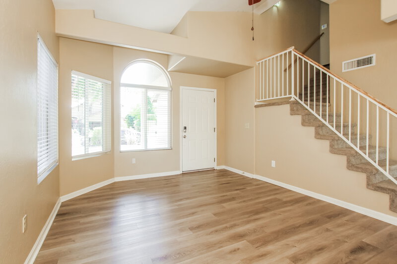 2,405/Mo, 5160 W Saragosa St Chandler, AZ 85226 Living Room View 2