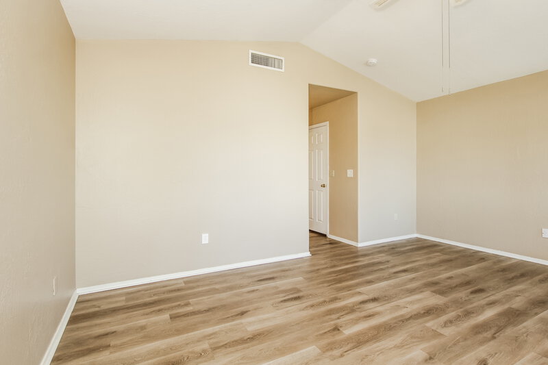 2,405/Mo, 5160 W Saragosa St Chandler, AZ 85226 Main Bedroom View 2