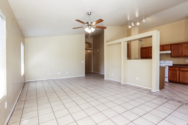2,275/Mo, 1685 W Pinon Ct Gilbert, AZ 85233 Living Room View 3