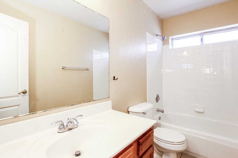 2,275/Mo, 1685 W Pinon Ct Gilbert, AZ 85233 Bathroom View