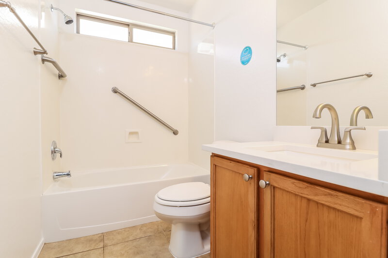 1,830/Mo, 15108 N El Frio Ct El Mirage, AZ 85335 Bathroom View