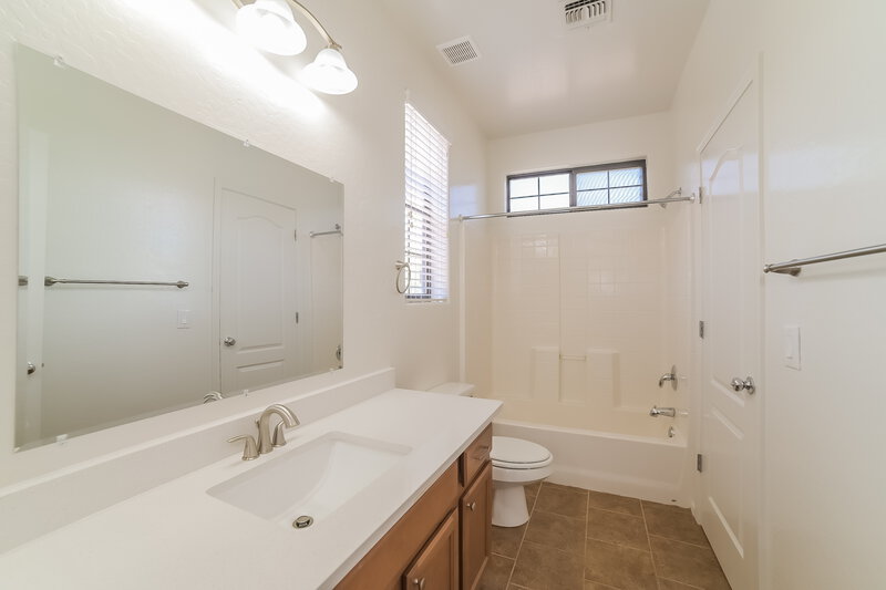 2,515/Mo, 2302 W Jake Hvn Phoenix, AZ 85085 Bathroom View