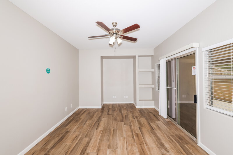 2,250/Mo, 10325 W Sands Dr Lot 458 Peoria, AZ 85383 Living Room View 3