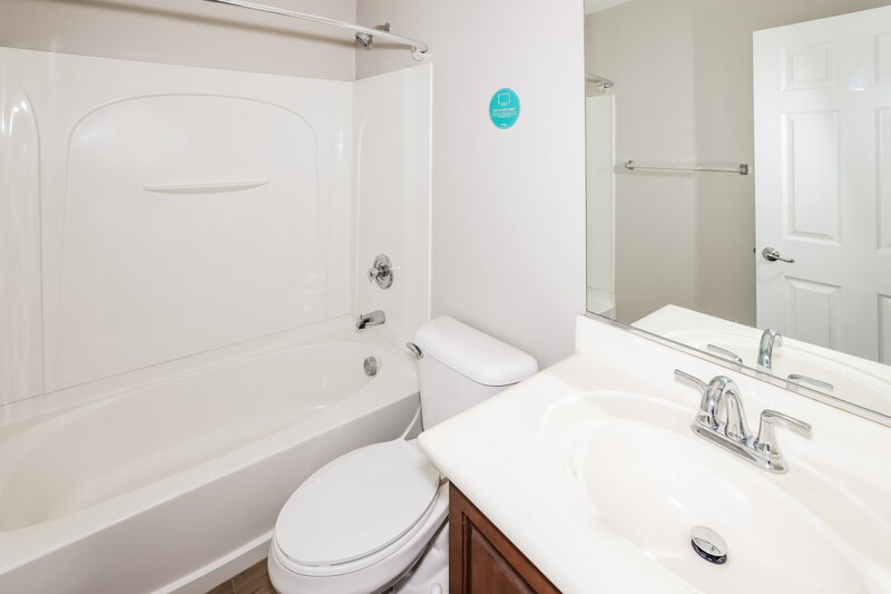 2,250/Mo, 10325 W Sands Dr Lot 458 Peoria, AZ 85383 Bathroom View