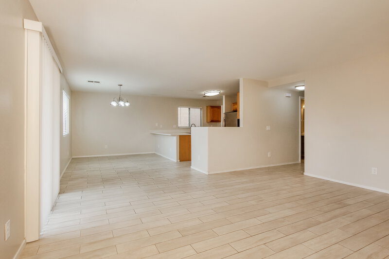 2,280/Mo, 6815 N 129th Dr Glendale, AZ 85307 Living Room View 2
