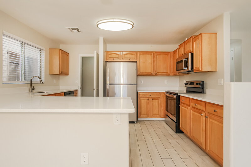 2,280/Mo, 6815 N 129th Dr Glendale, AZ 85307 Kitchen View