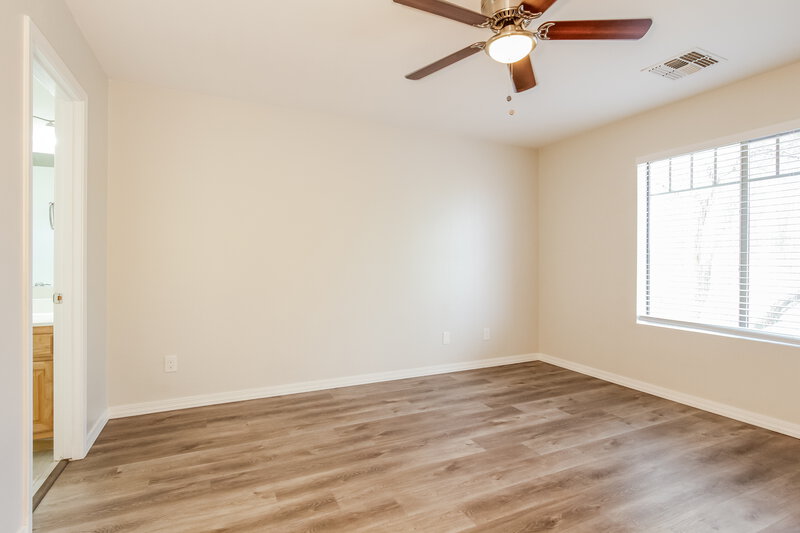 2,280/Mo, 6815 N 129th Dr Glendale, AZ 85307 Main Bedroom View