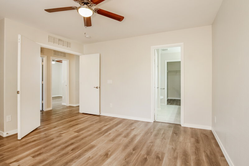 2,280/Mo, 6815 N 129th Dr Glendale, AZ 85307 Main Bedroom View 2